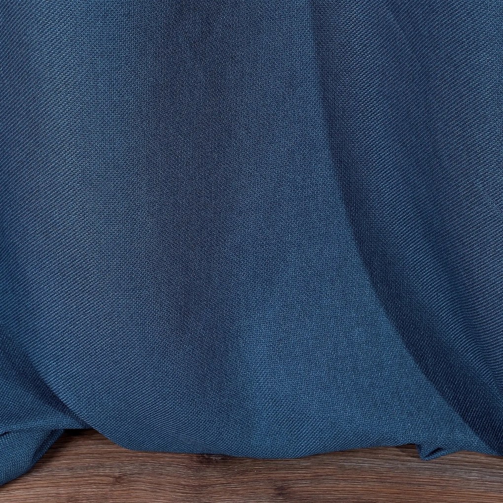 ZATEMŇOVACÍ ZÁVES NA KRÚŽKOCH MELTEM 140X250 CM NÁMORNÍCKA MODRÁ