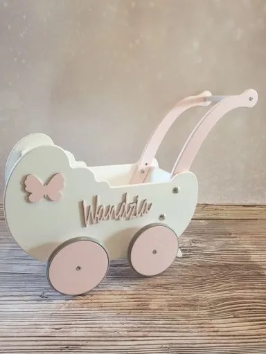 Drevený kočík pre bábiky s dekoráciou biela + ružová