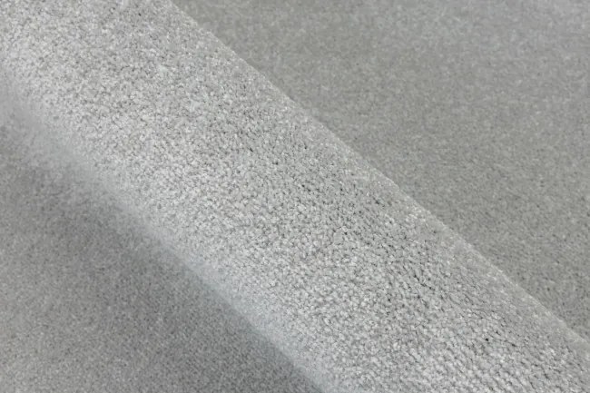 Metrážny koberec GALAXY 72 strieborný