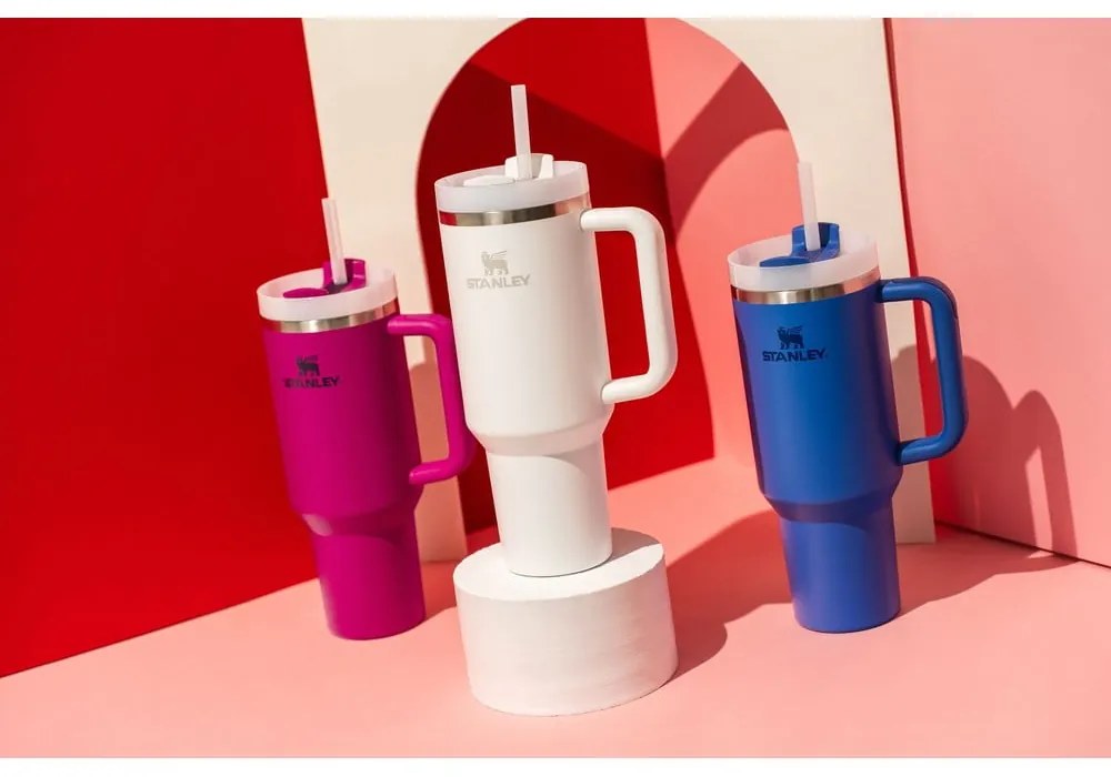 Biela termoska so slamkou z nehrdzavejúcej ocele 1,18 l Quencher H2.0 FlowState Tumbler Frost – Stanley