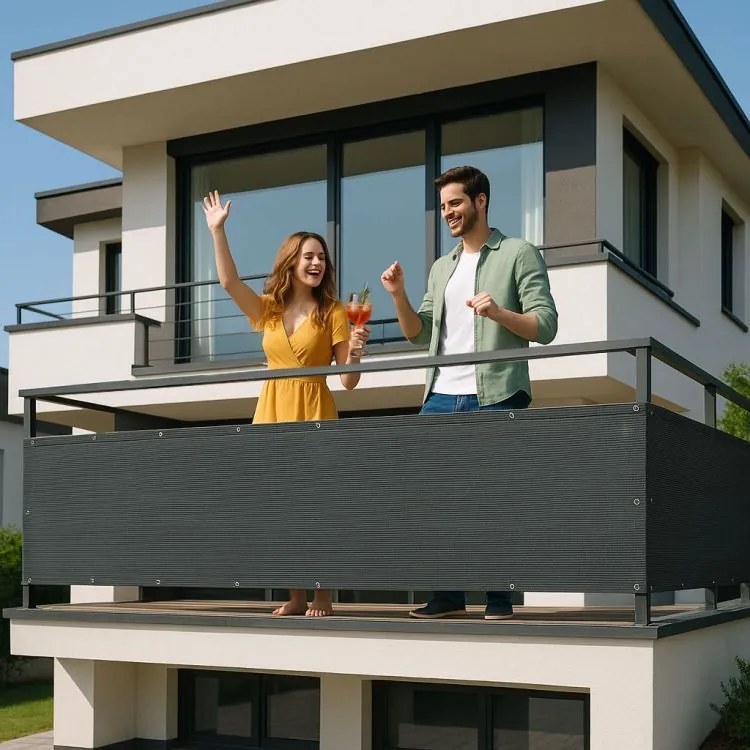 Balkónová clona HDPE s okami – ochranná zástena na balkón a plot