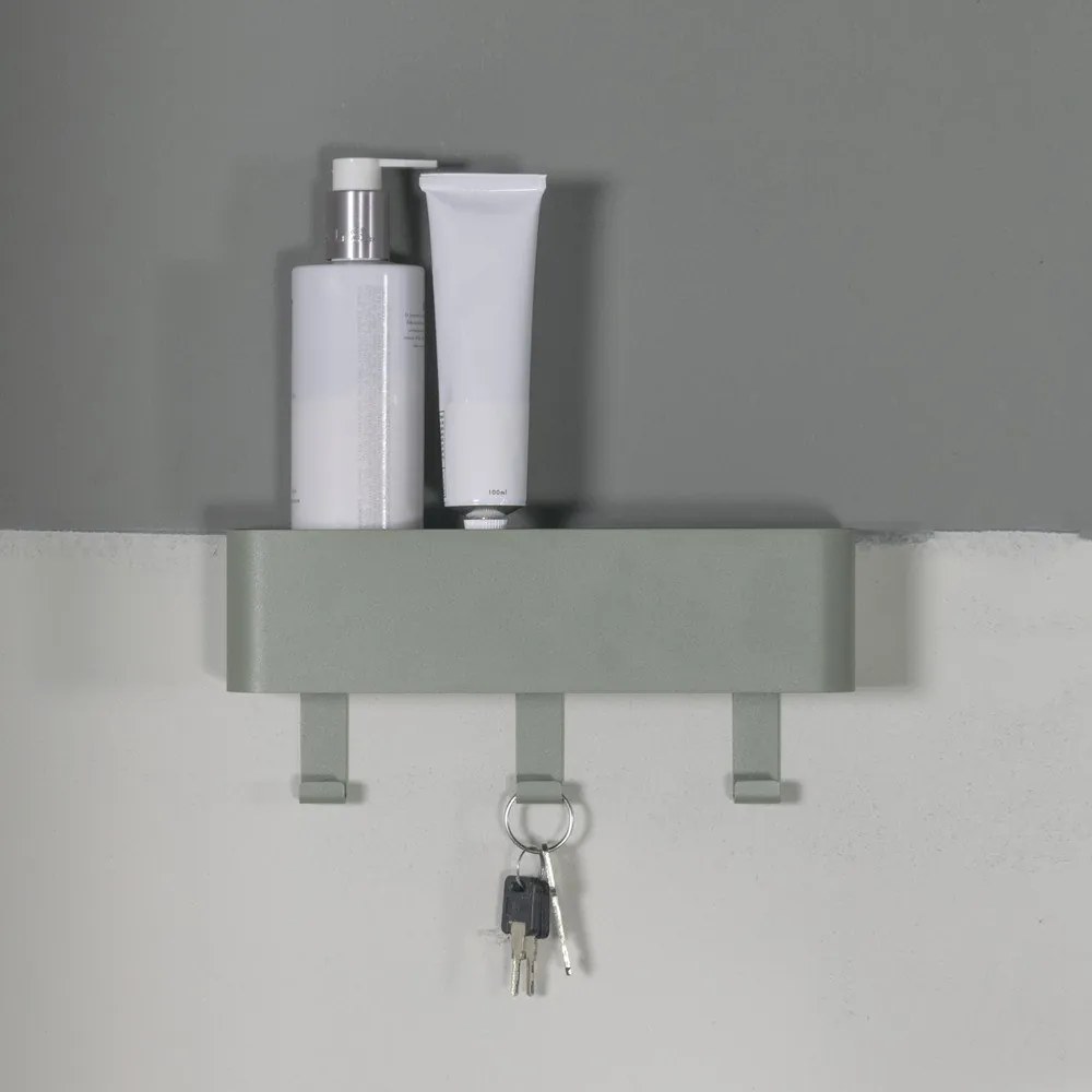 Sivozelený kovový nástenný vešiak s poličkou 27 cm Dax Play – Spinder Design