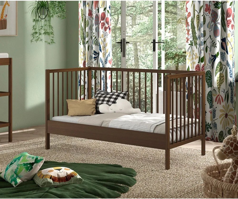 Hnedá postieľka z bukového dreva s odnímateľným bokom/s nastaviteľnou výškou 70x140 cm Dino – Vipack