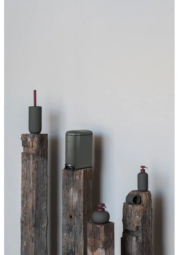 Tmavozelená keramická WC kefa Lotus Play – Mette Ditmer Denmark