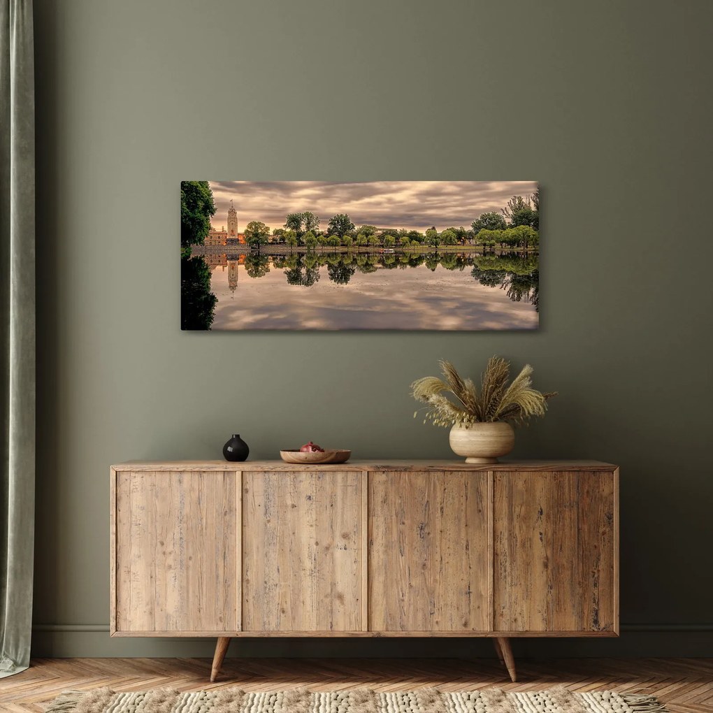 Obraz jazera a stromov (120x50 cm)