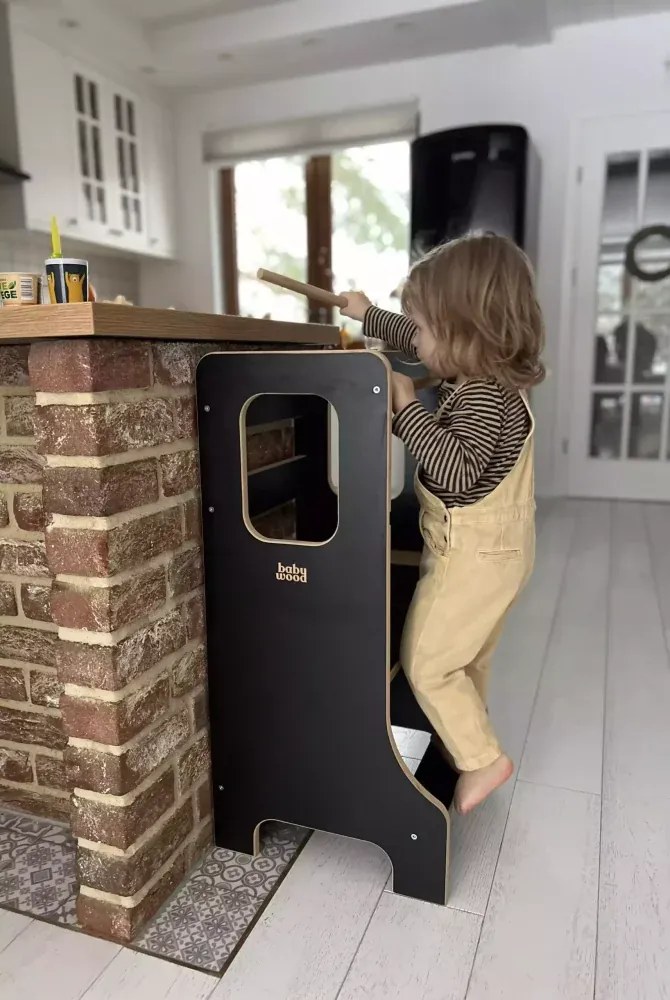 Učiaca veža Montessori pre deti čierna