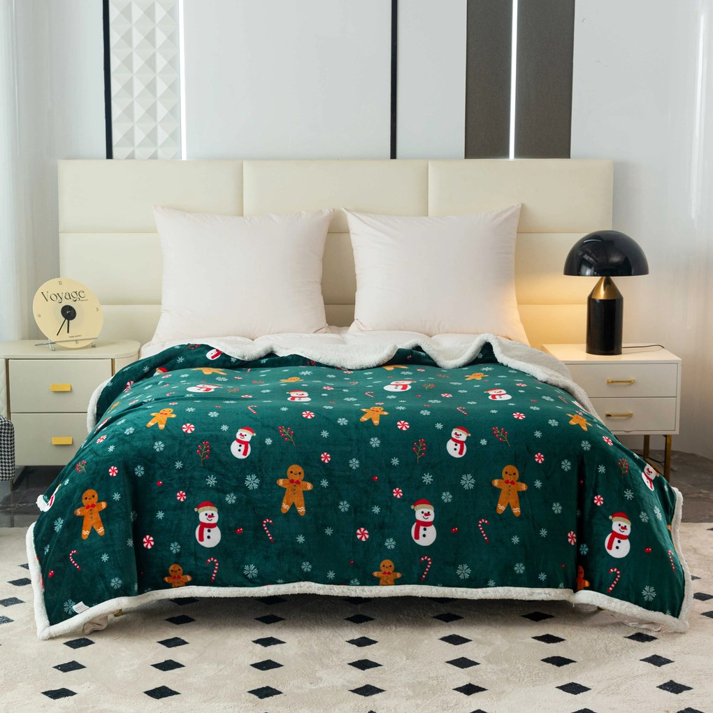 Vianočná tmavozelená baránková deka z mikroplyšu SNOWMAN AND GINGERBREAD Rozmer: 200 x 220 cm