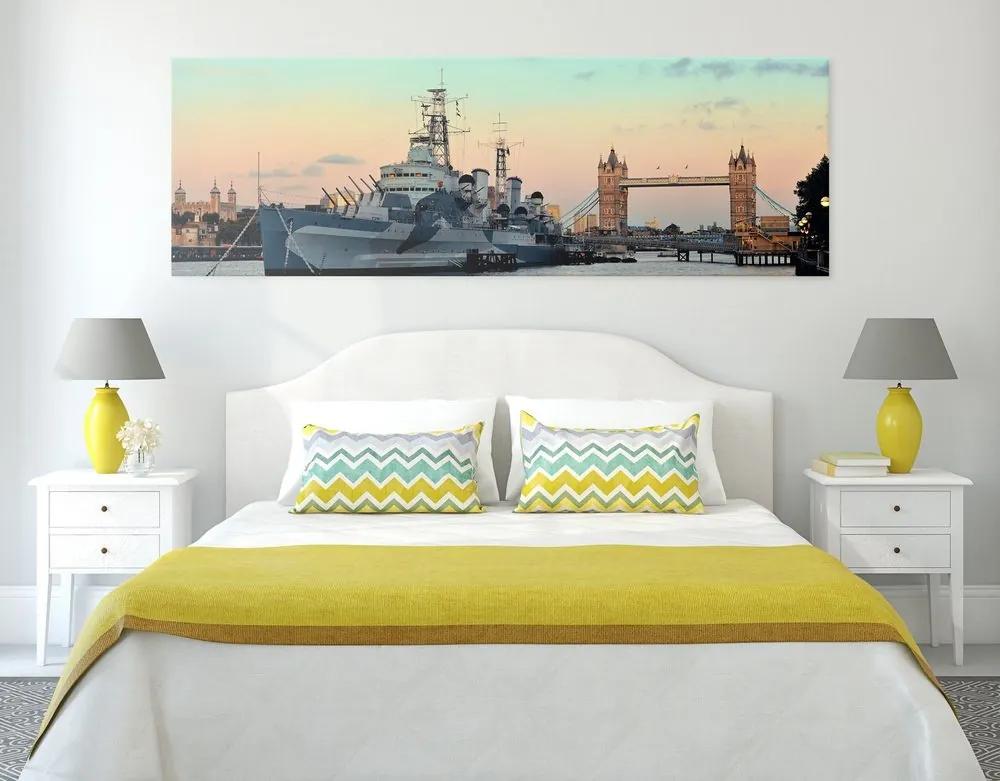 Obraz nádherná loď na rieke Temža v Londýne - 150x50