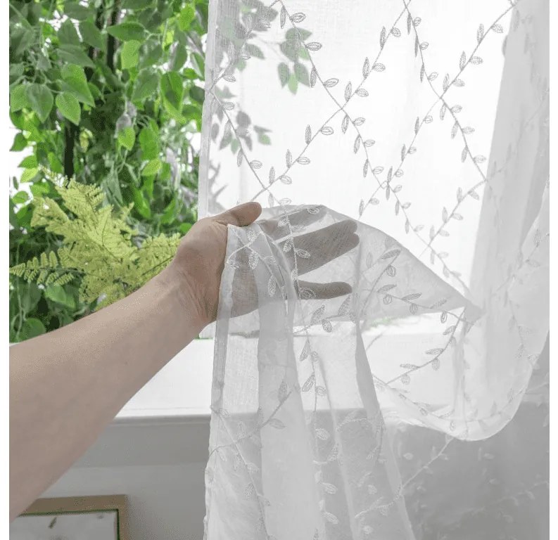 Biely záves VINTORA so vzorom lístkov 140x250 cm Zavesenie: Riasiaca páska