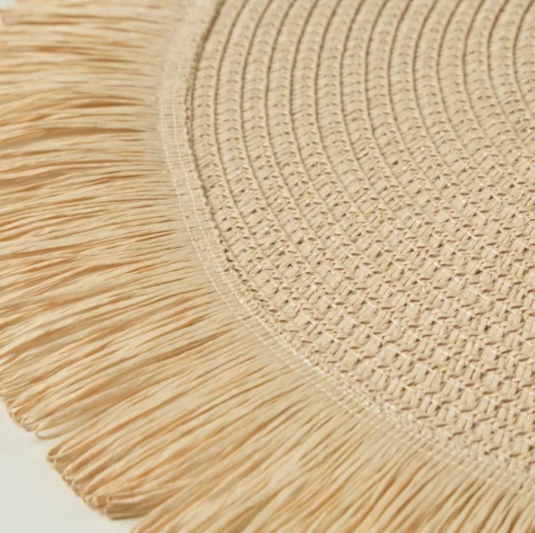 Okrúhla podložka v boho štýle so strapcami - prestieranie 38 cm sivá