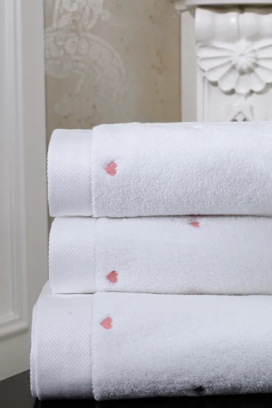 Soft Cotton Malé uteráky MICRO LOVE 30x50 cm Biela / červené srdiečka