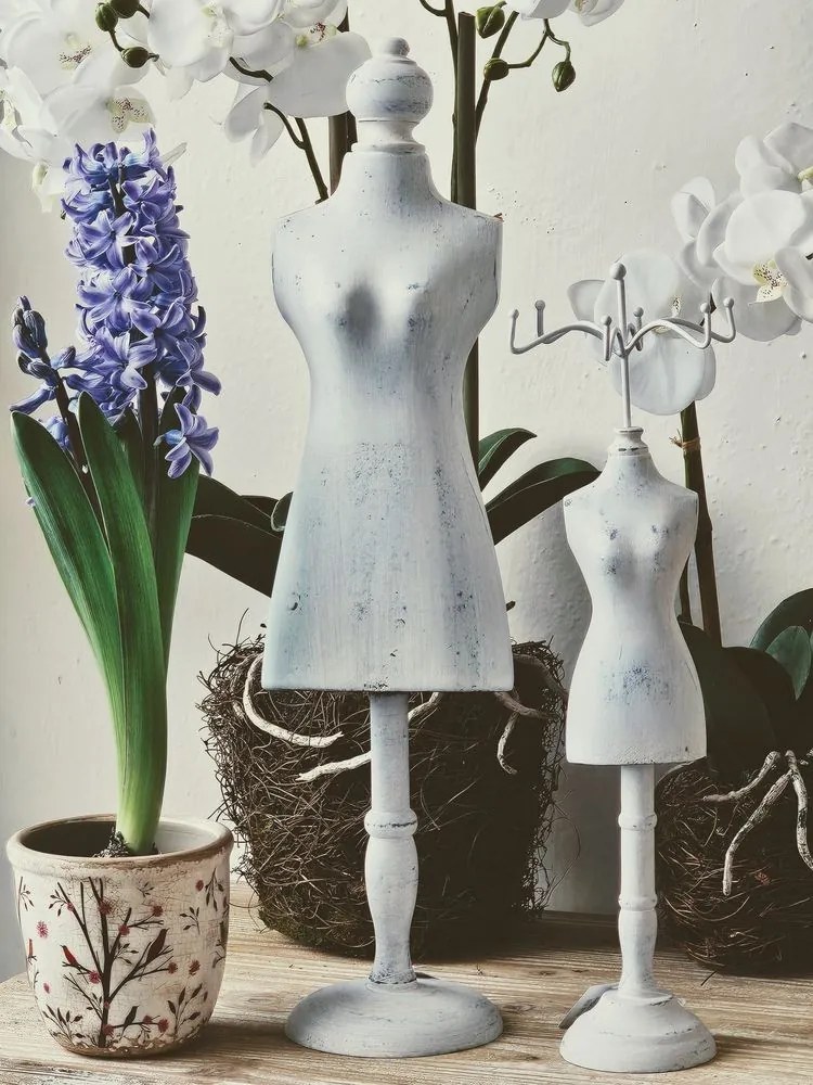 Biely antik drevený stojan na šperky v tvare figuríny - 12*12*39 cm