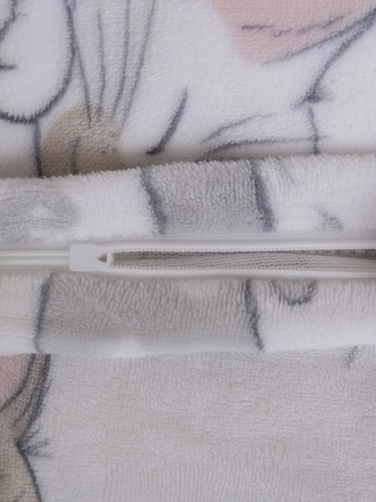 Obliečka na vankúš mikroplyš Exclusive 40 × 60 cm - Mačičky vo vrecku