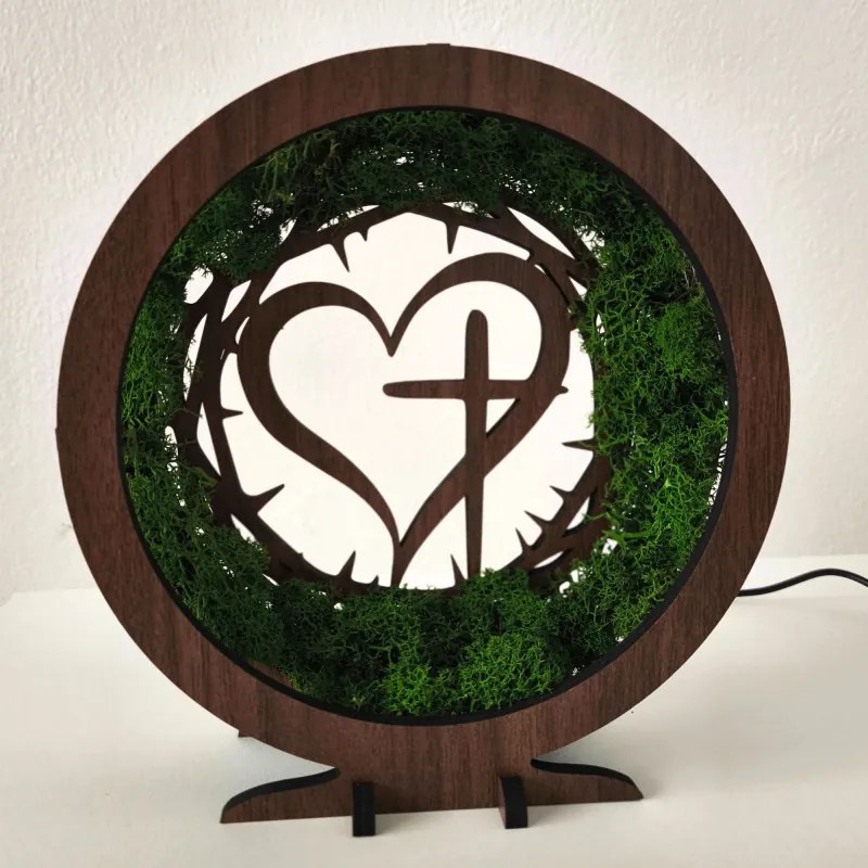 Drevená LED lampa s machom – Srdce a Kríž I SENTOP LED0582
