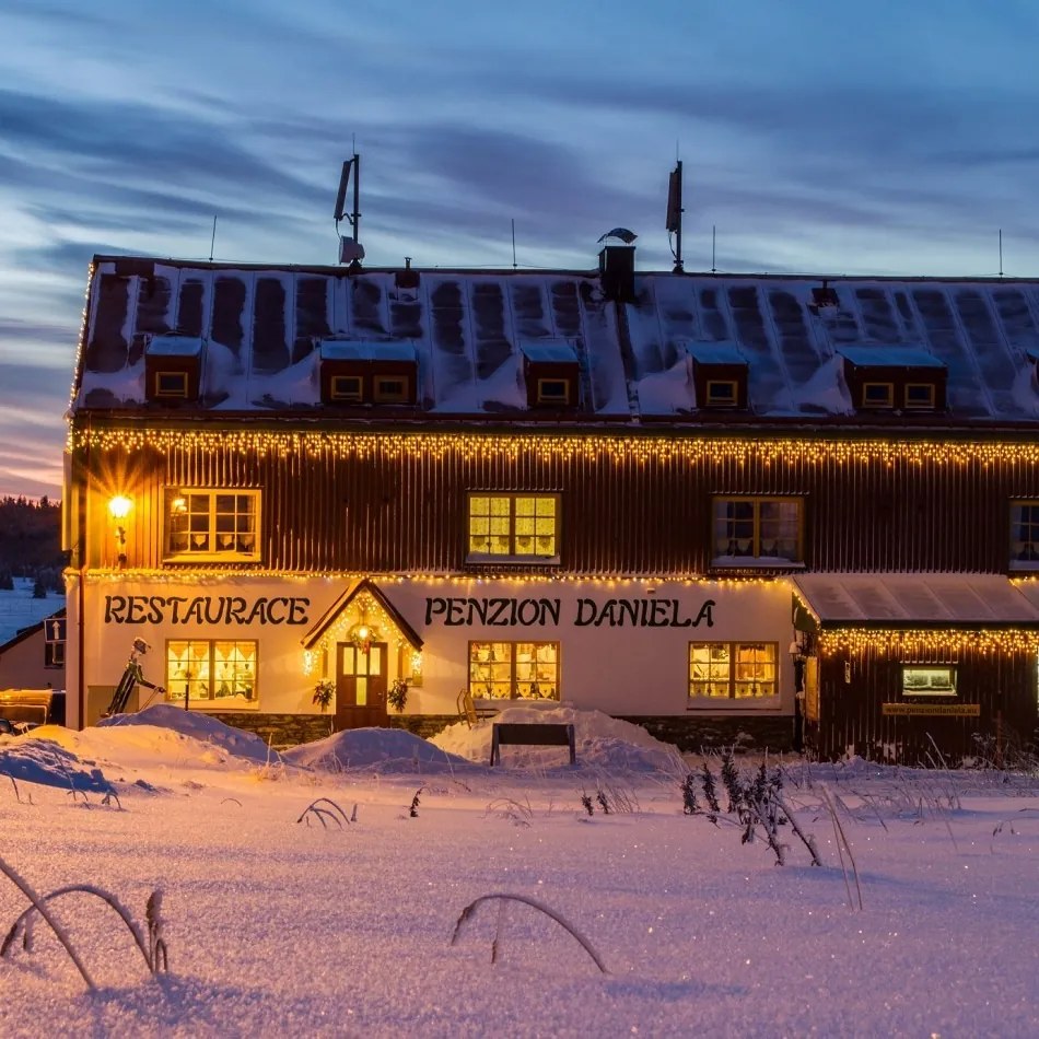 DECOLED LED svetlá vo forme rampúchov 3×0,5 m, teplá biela, 114 LED diód, IP67, biely kábel