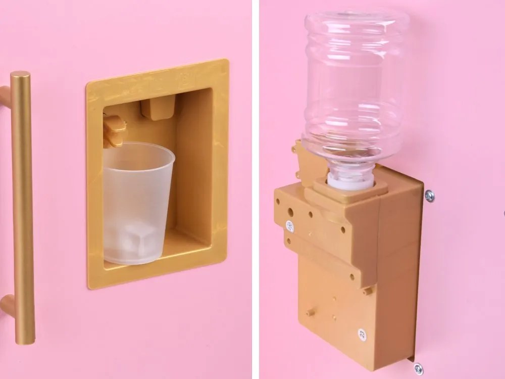 Veľká interaktívna drevená kuchyňa s pôvabnými zlatými doplnkami a kávovarom ZA5933