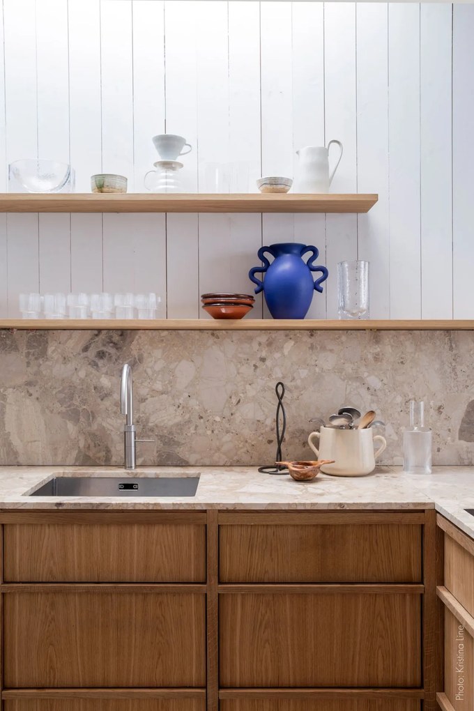 Ferm Living Keramická váza Verso Bright Blue