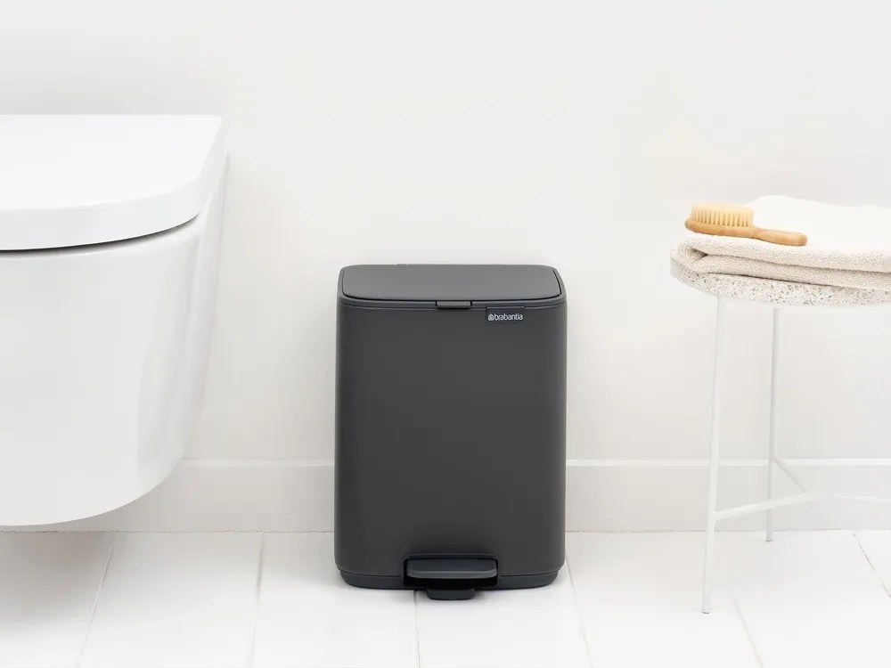 Tmavosivý pedálový oceľový odpadkový kôš 7 l Bo – Brabantia