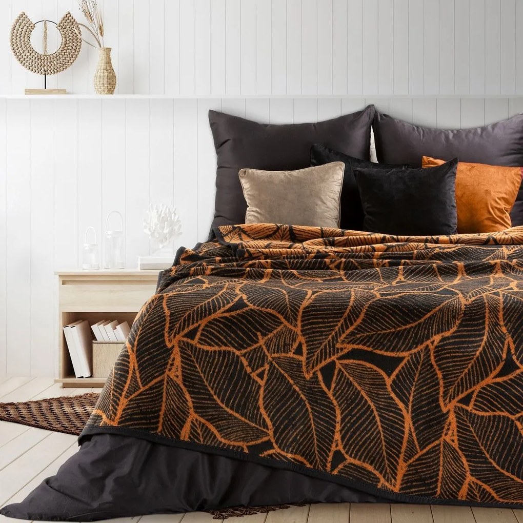 DomTextilu Kvalitná obojstranná čierno oranžová akrylová deka so vzorom jesenných listov 150 x 200 cm  45467-215343 Čierna