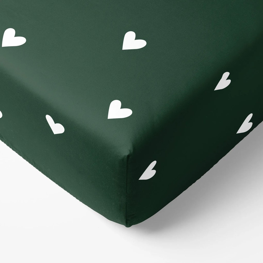 Goldea bavlnená napínacia plachta - srdiečka na tmavo zelenom 90 x 200 cm