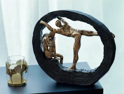 Dekoračná soška Postavy v kruhu, zlatá%