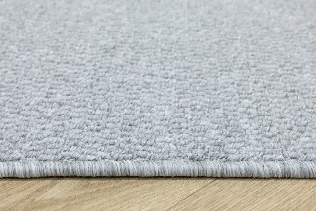 Metrážny koberec Brasil 5222 svetlosivý