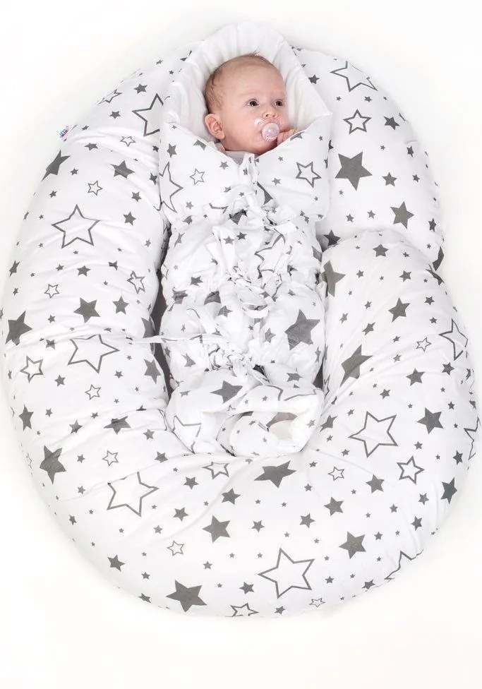 Univerzálny dojčiaci vankúš v tvare C New Baby Sloníky bielo-sivý
