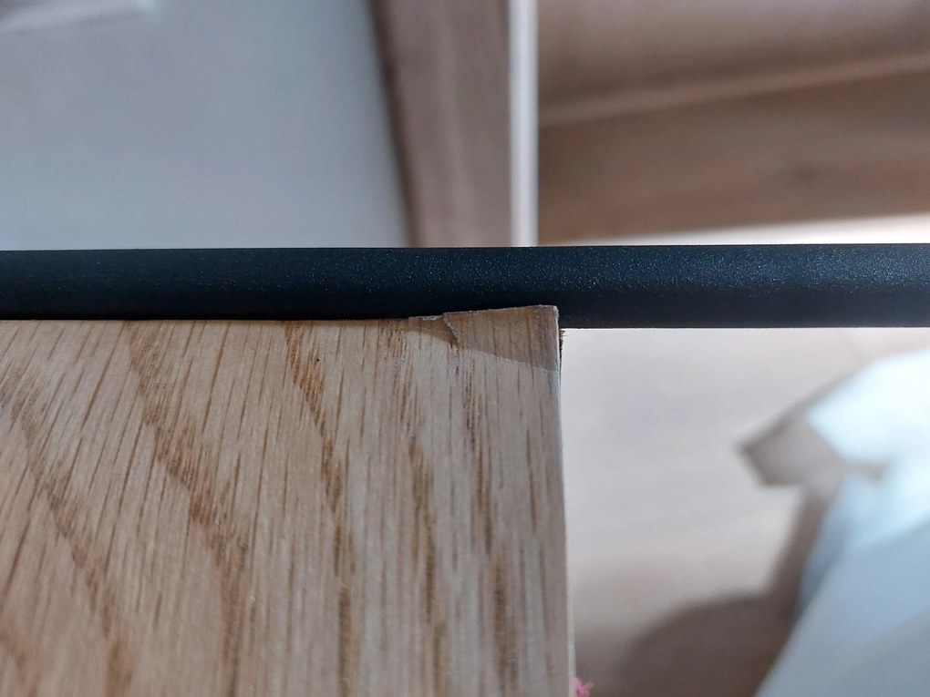 Dizajnový nočný stolík Shayla 40 cm divý dub - II. Trieda