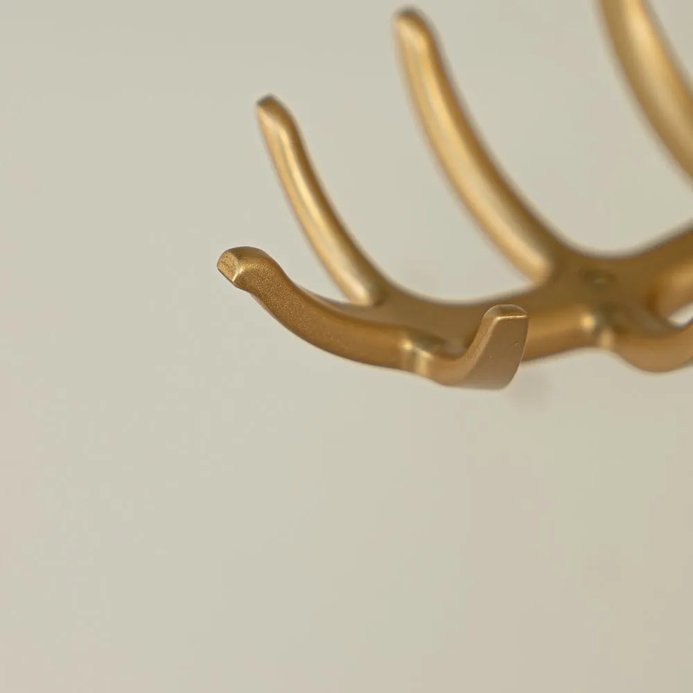 Nástenný plastový háčik v zlatej farbe Bug – Spinder Design