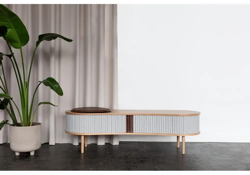 Hnedo-béžový TV stolík v dekore duba 140x40 cm Audacious – UMAGE