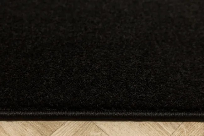 Metrážny koberec Romance-Elite 278 čierny