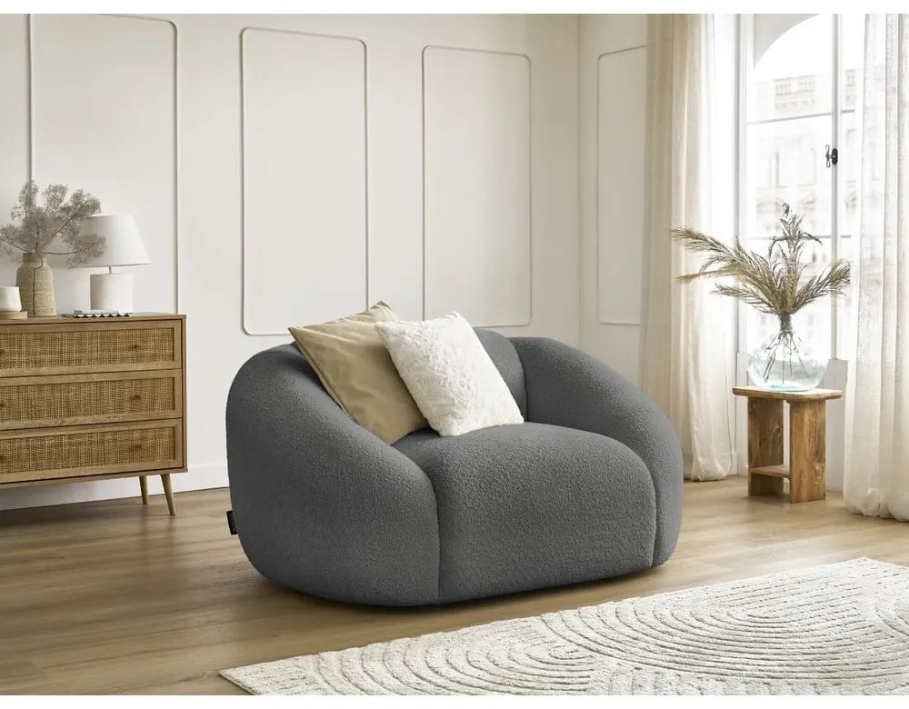 Sivé kreslo z textílie bouclé Tina – Bobochic Paris