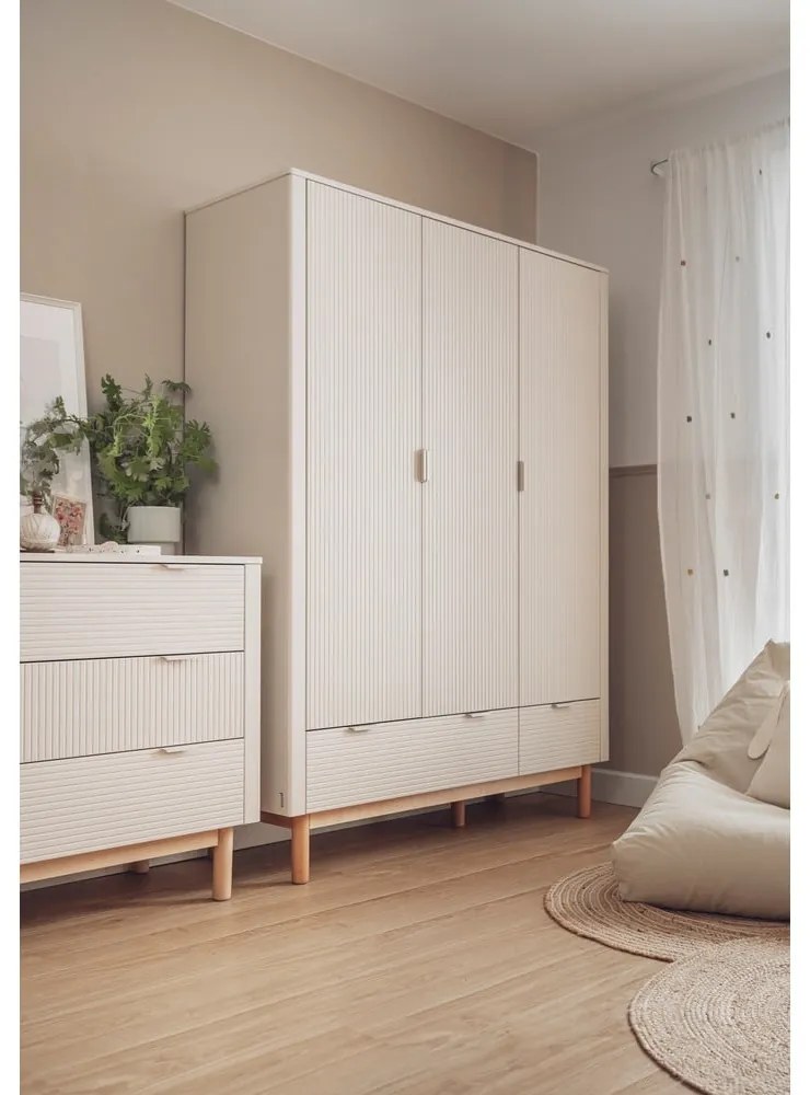 Krémová detská šatníková skriňa 144x52 cm Miloo – Pinio
