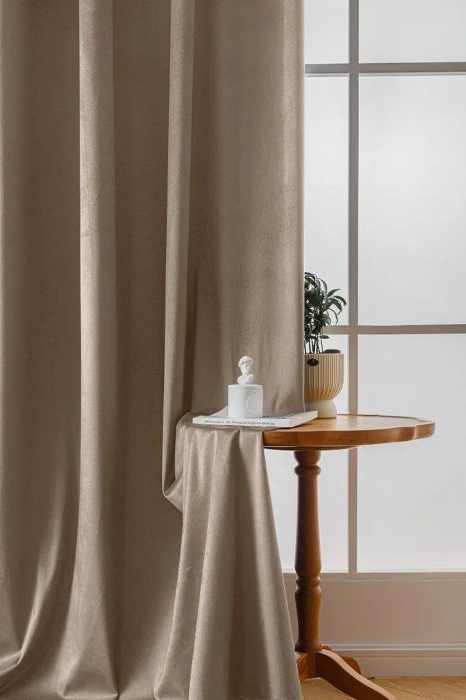 Béžový zatemňovací záves VELVET 140x270 cm Zavesenie: Riasiaca páska