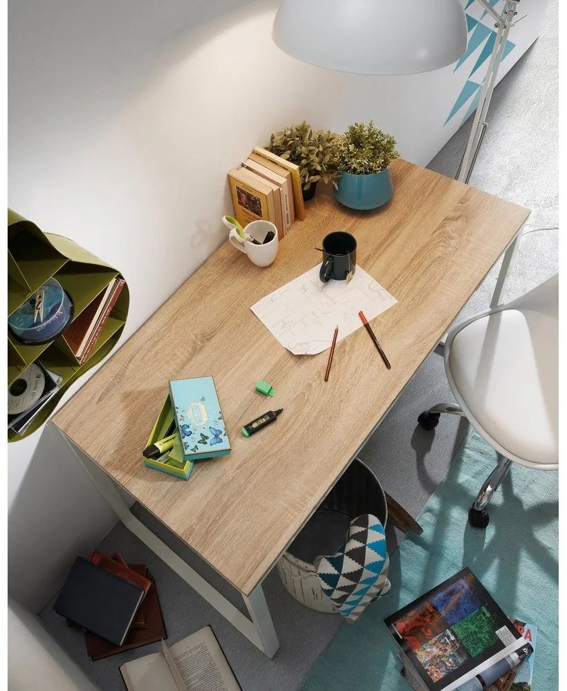 Biely písací stôl s doskou v drevenom dekore Kave Home Lisbet