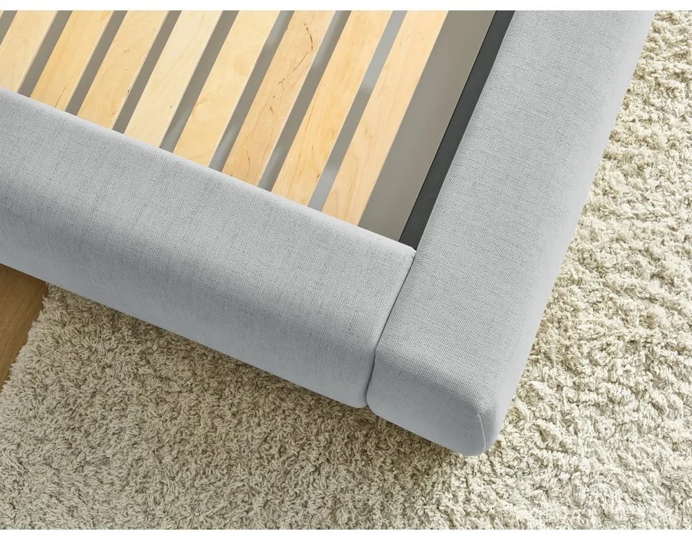 Svetlosivá čalúnená dvojlôžková posteľ s úložným priestorom s roštom 180x200 cm Jagna – Bobochic Paris