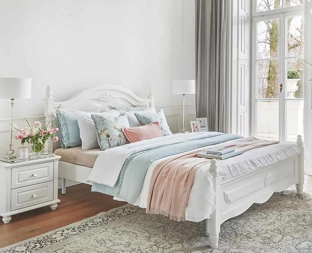 Biela dekorativna posteľ Caroline 180x200 cm, kolekcia Victoria