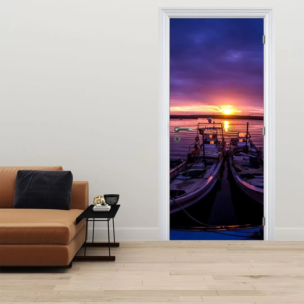 Fototapeta na dvere - Rybárske lode v prístave (95x205cm)