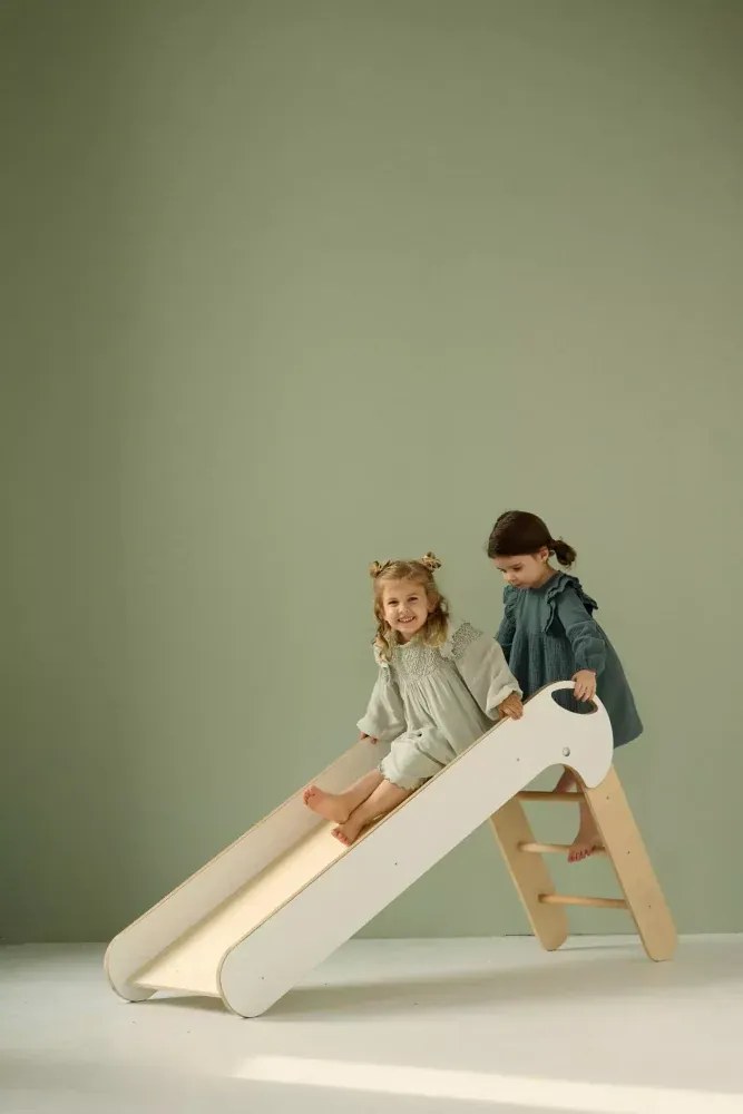 Drevená skladacia šmýkačka pre deti – bezpečná zábava do izby aj herne