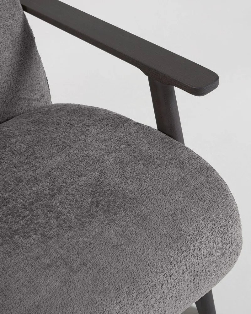 Sivé kreslo Meghan - Kave Home