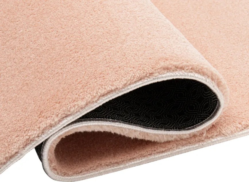 TA Koberec 4002 LOSOSIE OBJATIE Rozmer: 180x250 cm