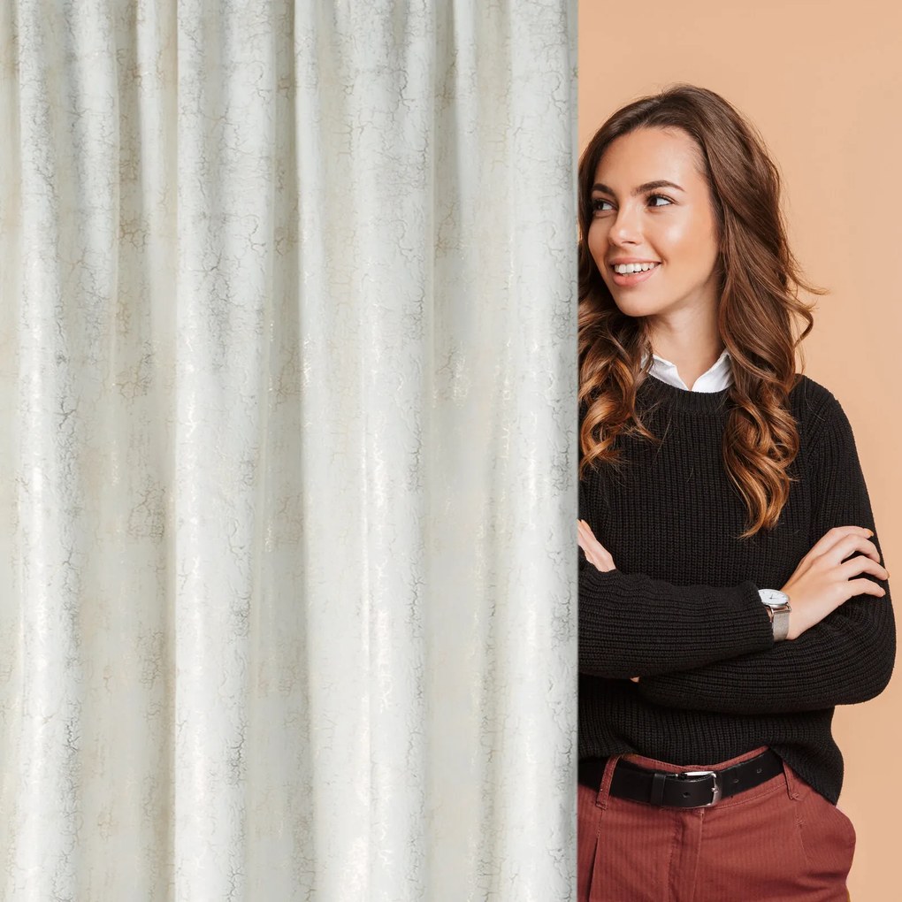 ZATEMŇOVACÍ ZÁVES NA PÁSKE INGRID 140X270 CM VZOROVANÁ