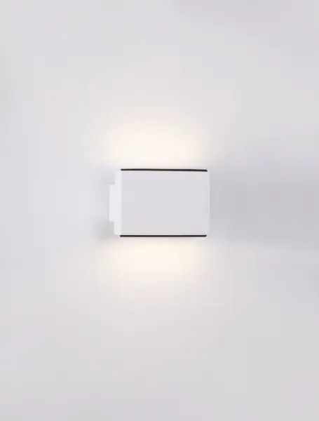 Minimalistické nastenné svietidlo Oti Biela