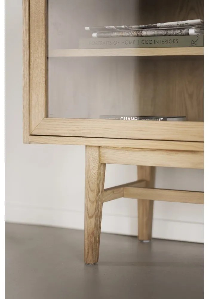 Vitrína v dekore duba s posuvnými dverami v prírodnej farbe 170x75 cm Hazelton – Rowico