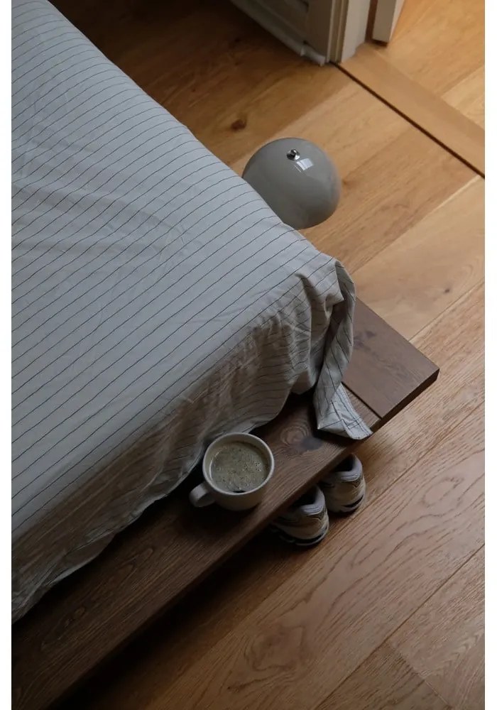 Hnedá jednolôžková posteľ z borovicového dreva s roštom 120x200 cm Japan – Karup Design