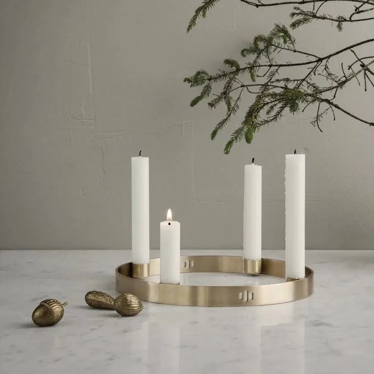 ferm LIVING Mosadzný adventný svietnik Circle Brass