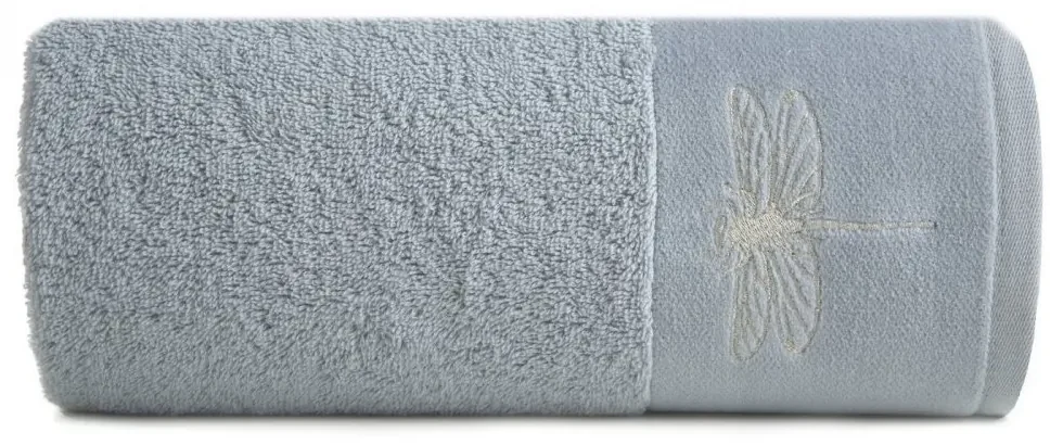 Osuška v modro-sivej farbe s výšivkou vážky prešívanou striebornou niťou Šírka: 50 cm | Dĺžka: 90 cm