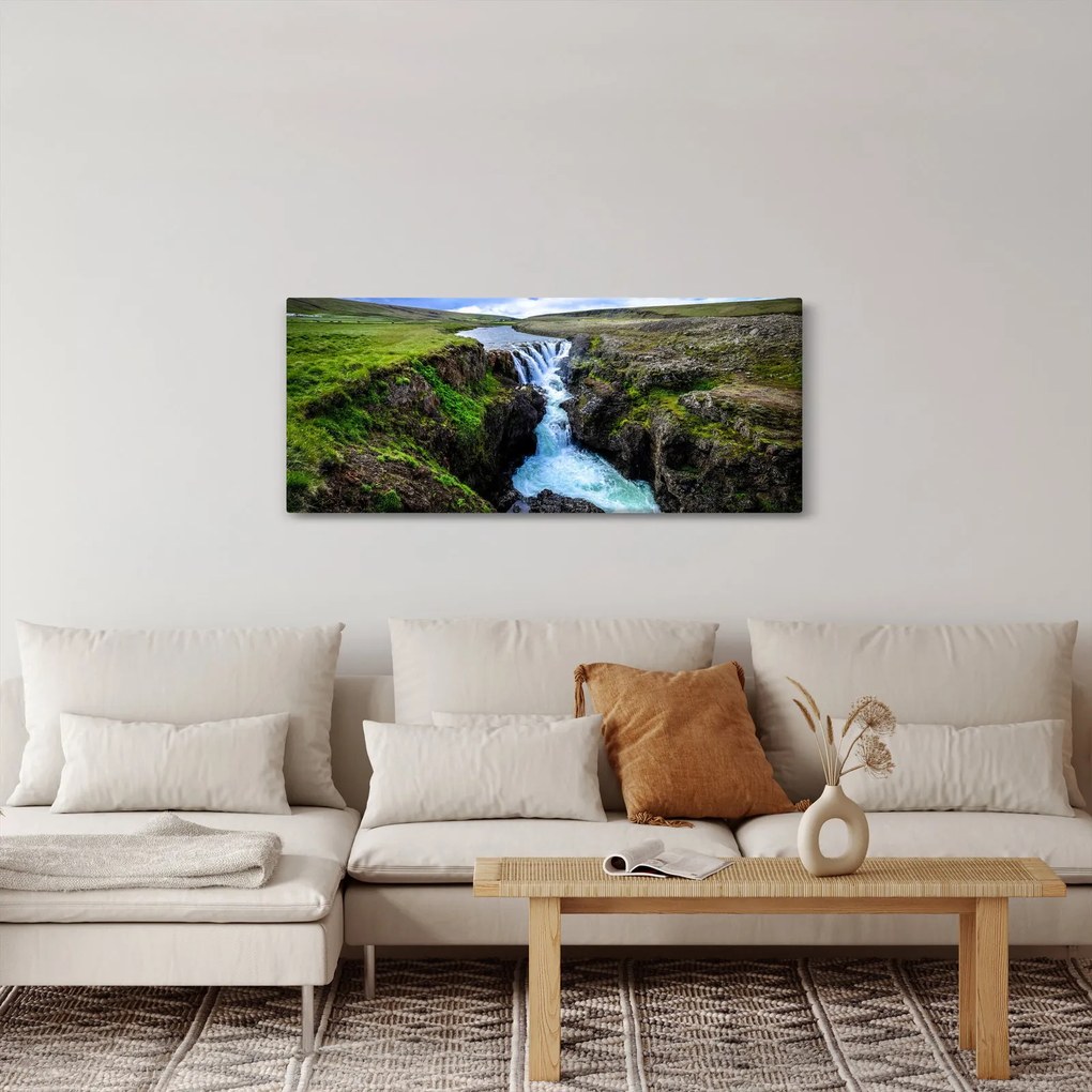Obraz vodopádu medzi skalami (120x50 cm)