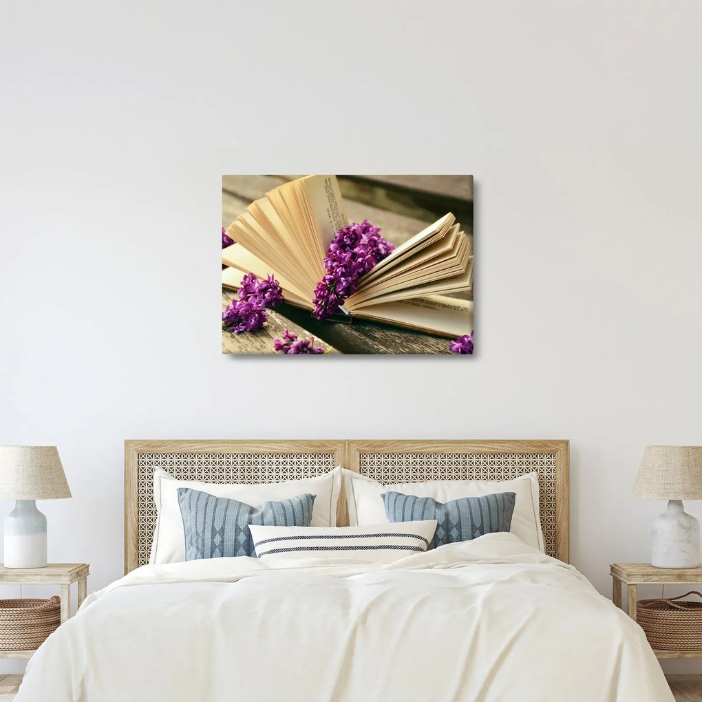 Obraz knihy a fialovej kvetiny (70x50 cm)