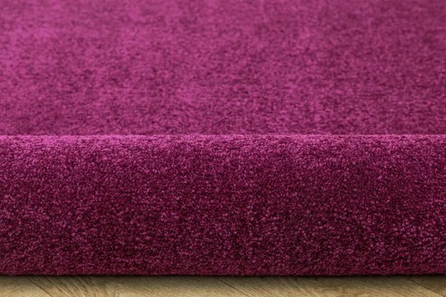 Metrážny koberec CAROUSEL 114 NSF fialový